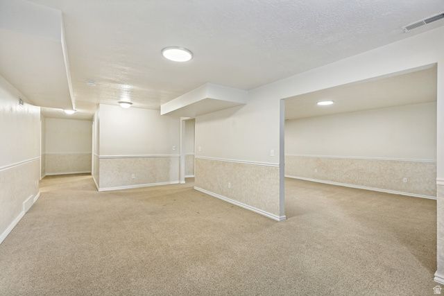 1077 E BROOK CIR, Kaysville, UT 84037