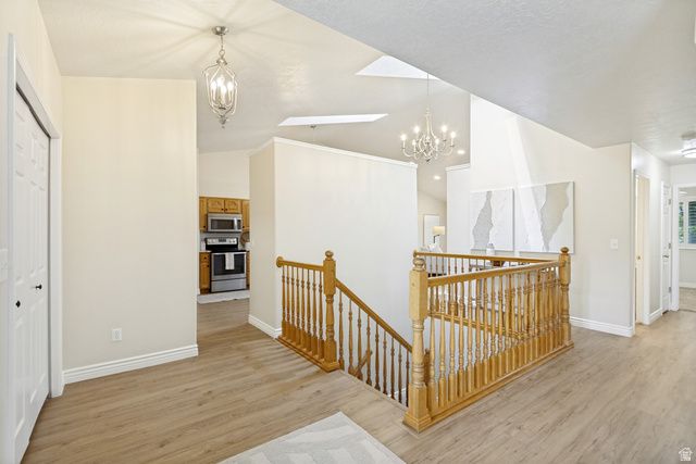 1077 E BROOK CIR, Kaysville, UT 84037