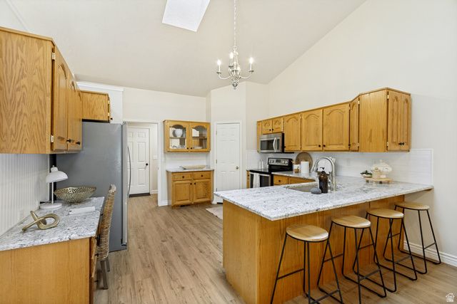 1077 E BROOK CIR, Kaysville, UT 84037