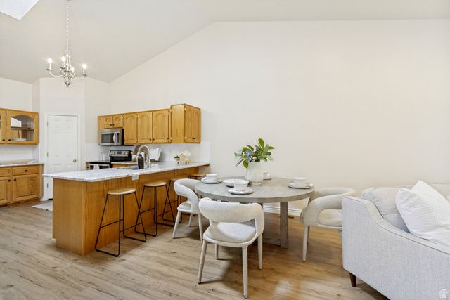 1077 E BROOK CIR, Kaysville, UT 84037