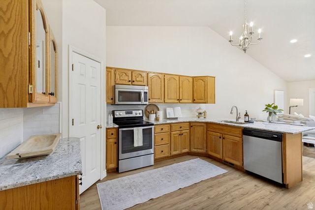 1077 E BROOK CIR, Kaysville, UT 84037