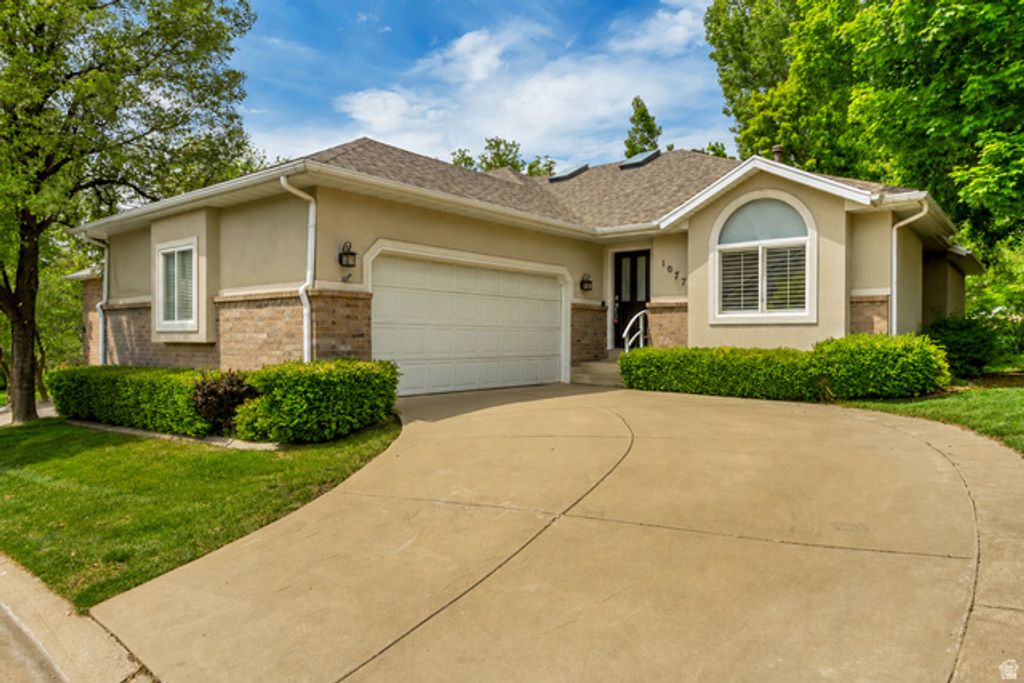 1077 E BROOK CIR, Kaysville, UT 84037