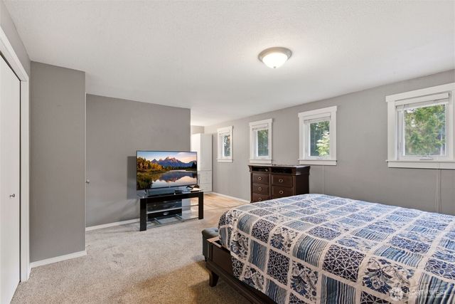 19005 63rd Street E, Lake Tapps, WA 98391