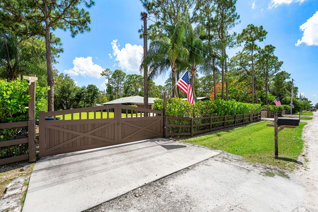 13530 N 59th Ct Court N, The Acreage, FL 33411