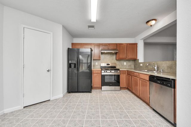 7919 Cypress Edge Drive, Cypress, TX 77433