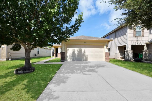 7919 Cypress Edge Drive, Cypress, TX 77433