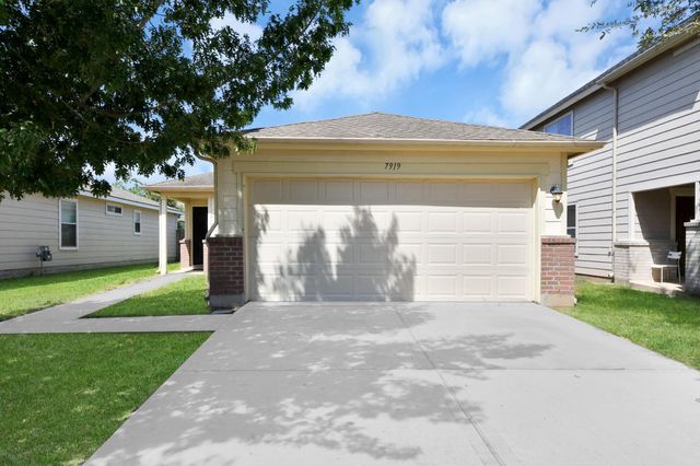 7919 Cypress Edge Drive, Cypress, TX 77433