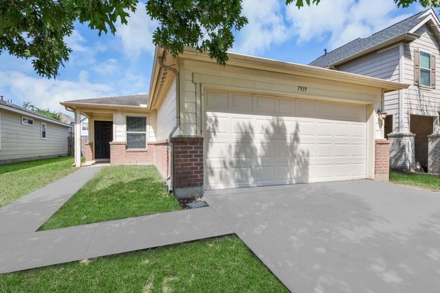 7919 Cypress Edge Drive, Cypress, TX 77433