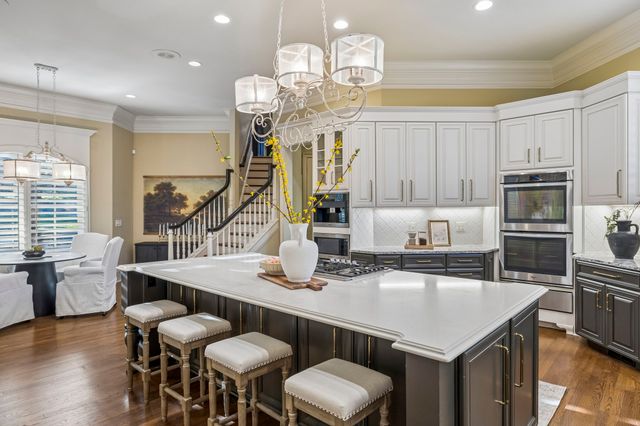 384 Lake Valley Dr, Franklin, TN 37069