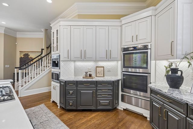 384 Lake Valley Dr, Franklin, TN 37069