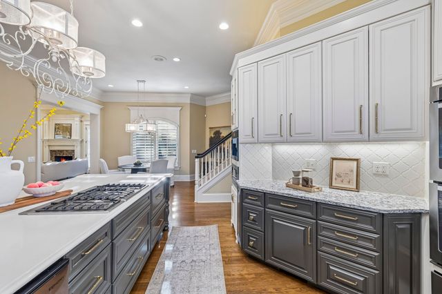 384 Lake Valley Dr, Franklin, TN 37069