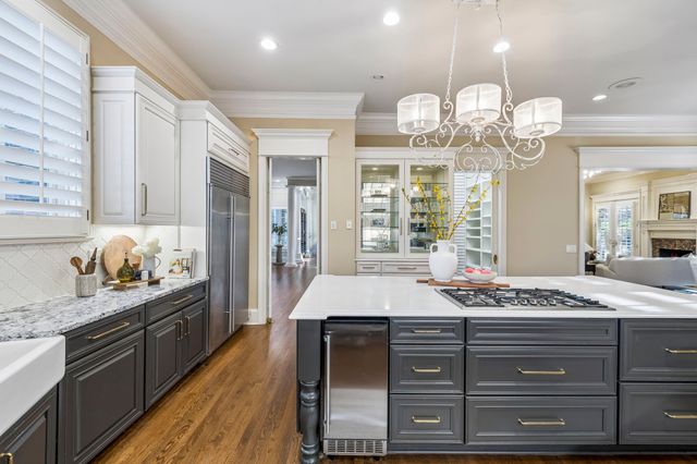 384 Lake Valley Dr, Franklin, TN 37069