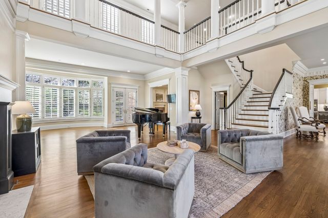 384 Lake Valley Dr, Franklin, TN 37069