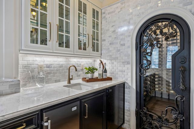 384 Lake Valley Dr, Franklin, TN 37069