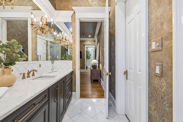 384 Lake Valley Dr, Franklin, TN 37069