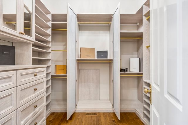 384 Lake Valley Dr, Franklin, TN 37069