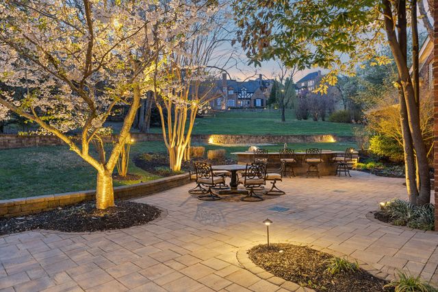 384 Lake Valley Dr, Franklin, TN 37069