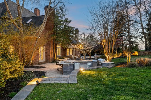 384 Lake Valley Dr, Franklin, TN 37069