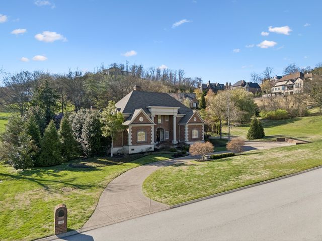 384 Lake Valley Dr, Franklin, TN 37069