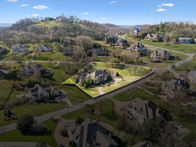 384 Lake Valley Dr, Franklin, TN 37069