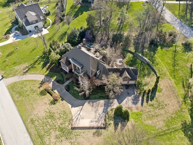 384 Lake Valley Dr, Franklin, TN 37069