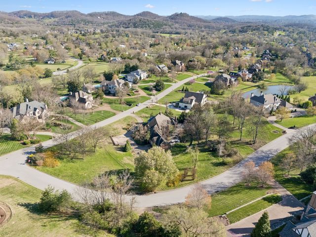 384 Lake Valley Dr, Franklin, TN 37069