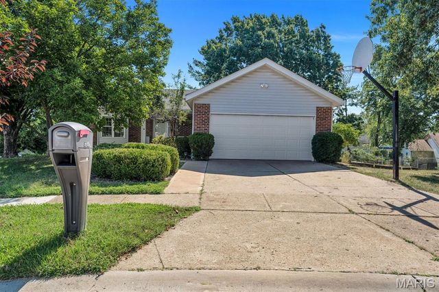 16306 Westglen Farms Court, Ballwin, MO 63011