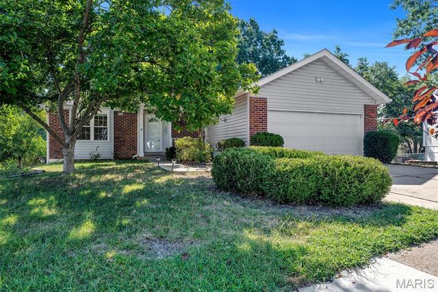 16306 Westglen Farms Court, Ballwin, MO 63011