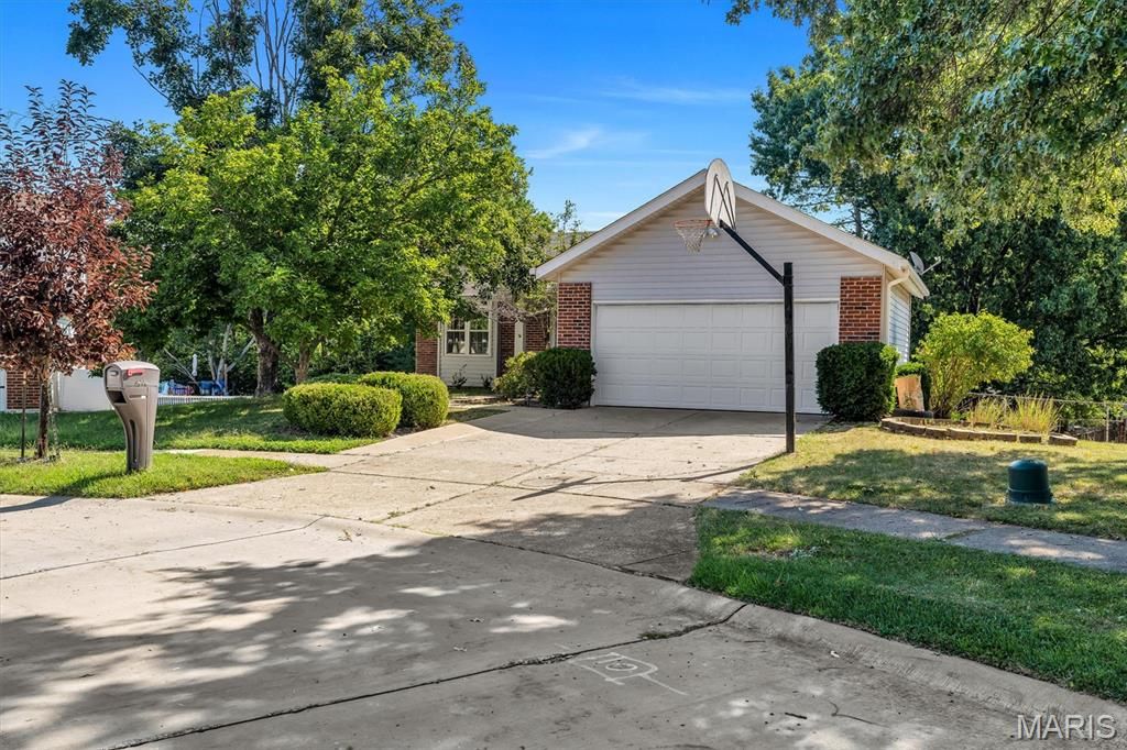 16306 Westglen Farms Court, Ballwin, MO 63011