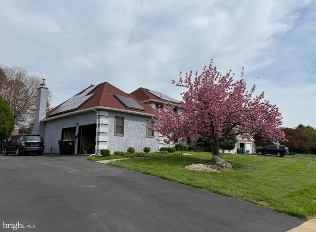 825 CLIFF RD, Bensalem, PA 19020