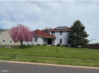 825 CLIFF RD, Bensalem, PA 19020