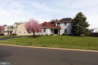 825 CLIFF RD, Bensalem, PA 19020
