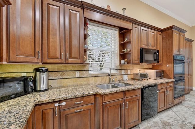 10247 Isle Wynd Court, Boynton Beach, FL 33437