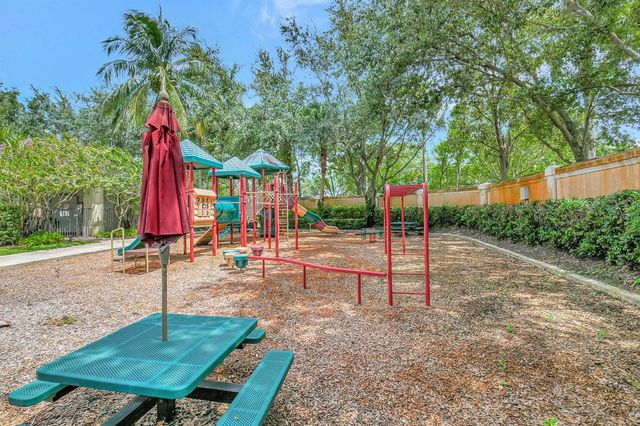 10247 Isle Wynd Court, Boynton Beach, FL 33437