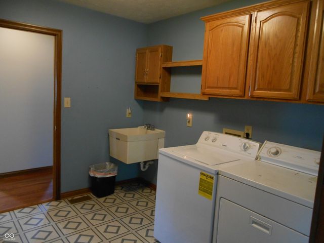 4140 S Danita Court S, New Palestine, IN 46163