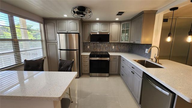 2403 Antigua Cir L2, Coconut Creek, FL 33066