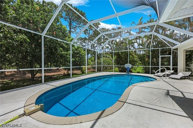 697 Crossfield CIR, Naples, FL 34104