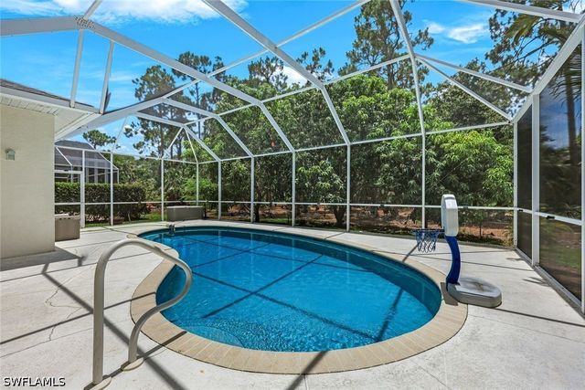 697 Crossfield CIR, Naples, FL 34104
