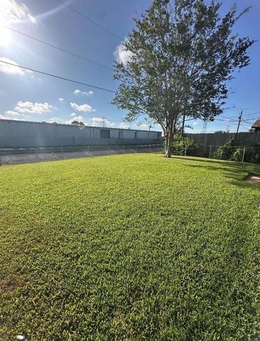 1711 Canary Circle, League City, TX 77573