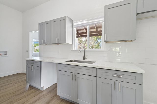 630 N Roosevelt Avenue, Fresno, CA 93728