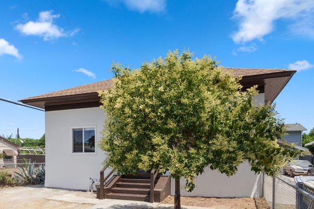 630 N Roosevelt Avenue, Fresno, CA 93728