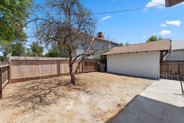 630 N Roosevelt Avenue, Fresno, CA 93728