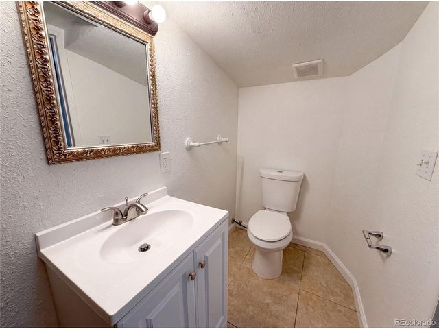 3570 Newport St, Denver, CO 80207