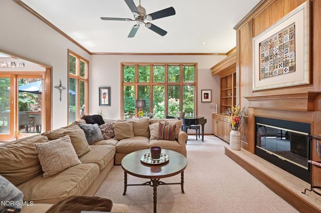 2573 Wimbledon Park Boulevard, Toledo, OH 43617