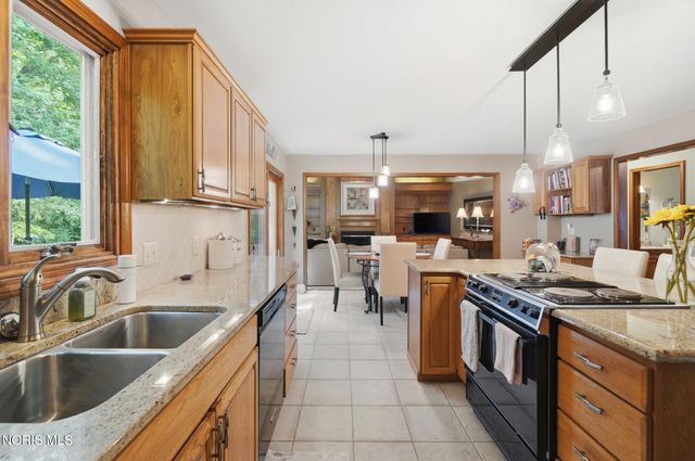 2573 Wimbledon Park Boulevard, Toledo, OH 43617
