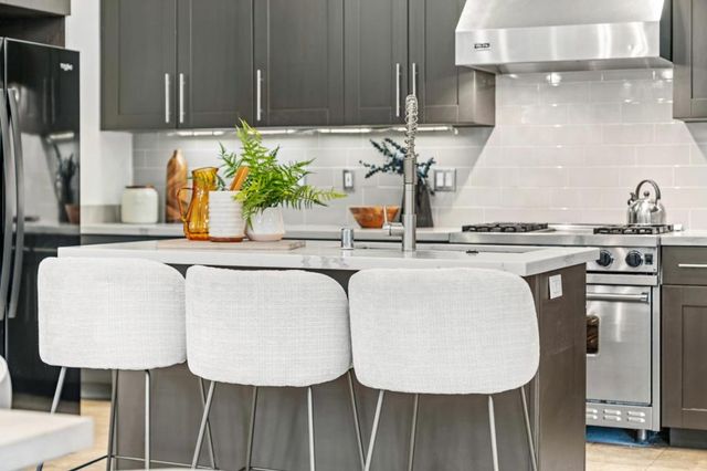 2220 Arrowhead Drive, Oakland, CA 94611