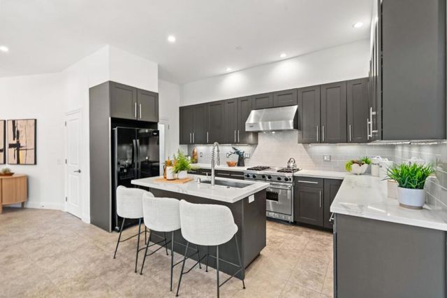 2220 Arrowhead Drive, Oakland, CA 94611