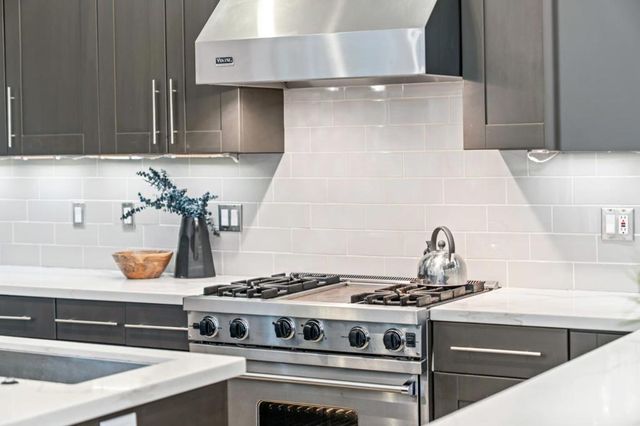 2220 Arrowhead Drive, Oakland, CA 94611