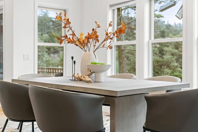 2220 Arrowhead Drive, Oakland, CA 94611