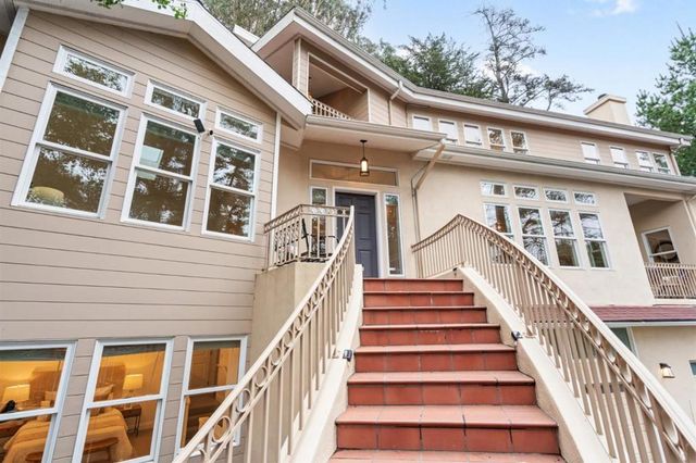 2220 Arrowhead Drive, Oakland, CA 94611